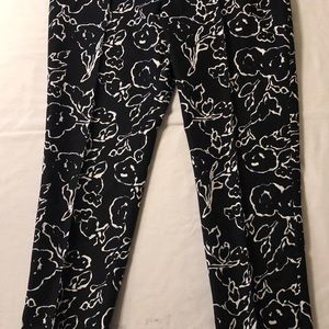 SALE‼️ Liz Claiborne Classic Ankle Pants